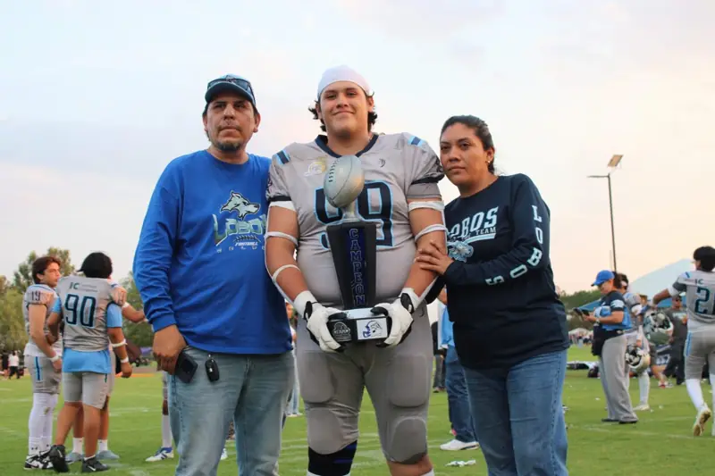 Coria, foto 8 de la historia «El sueño de Héctor Coria: jugar en Liga Mayor y graduarse de una gran universidad» · Revista Sparks Celaya, Guanajuato